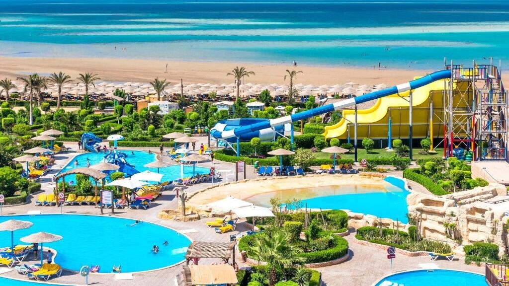 Hawaii Caesar Palace Hotel and Aqua Park